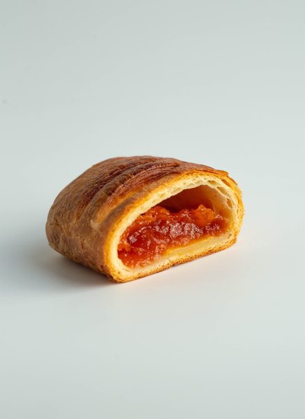 Слойка с абрикосом 70 гр — Круассаны и выпечка | Купить оптом ДЕСЕРТ БРО